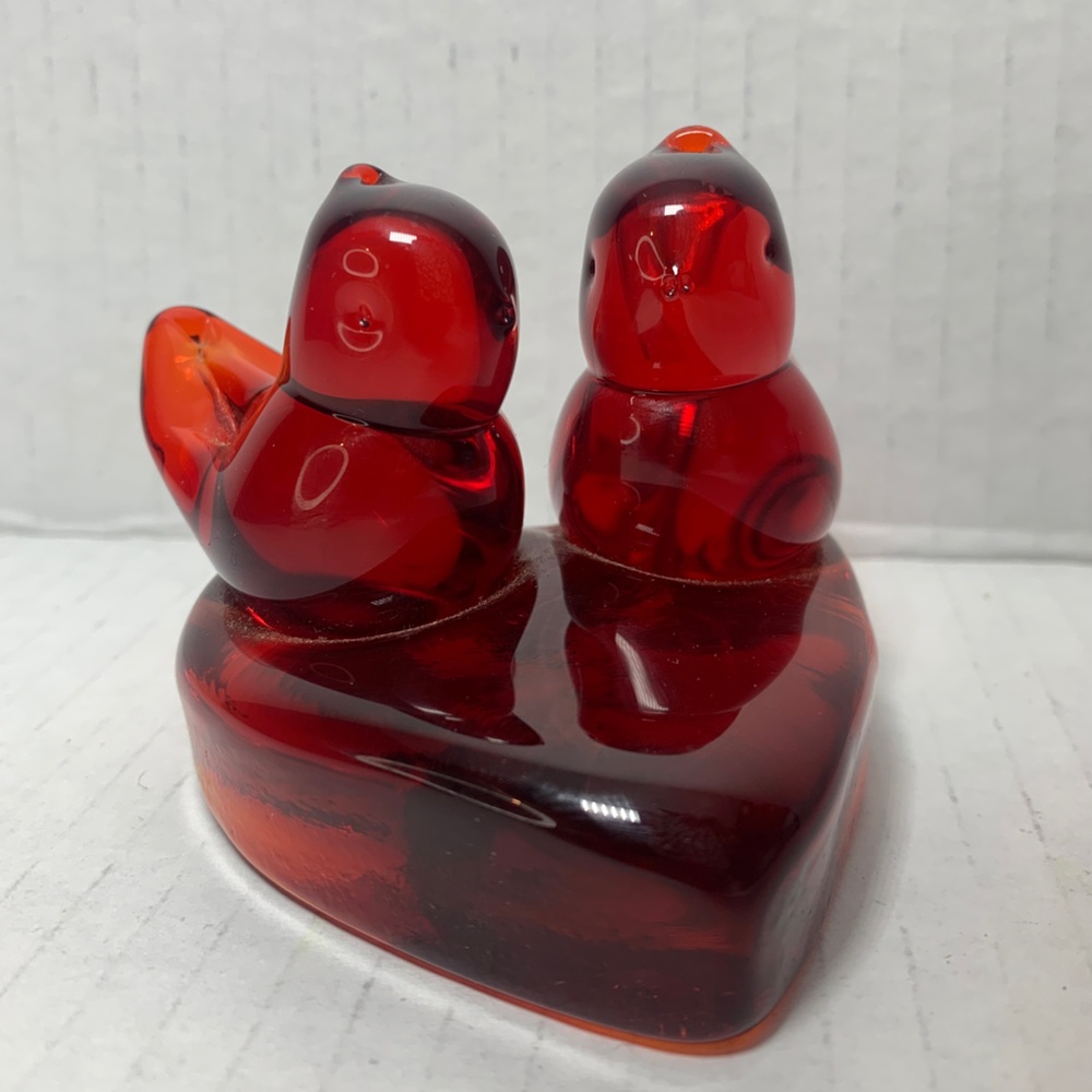 Double Cardinal of Love Bird Ward Ruby Art Glass 2002 Paperweight Signed. BH